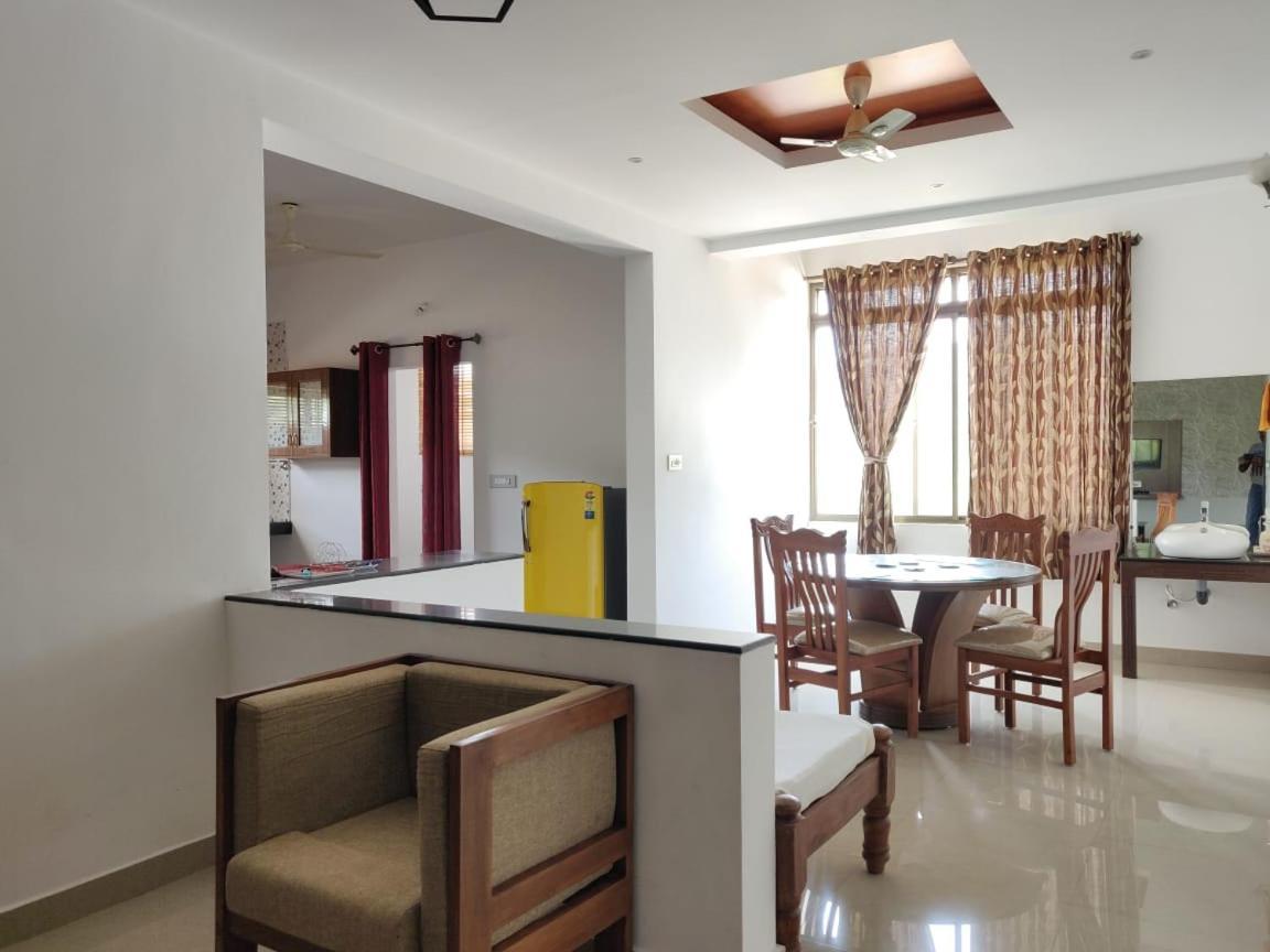 Hotel Mudra Midtown Suites & Rooms Kalasa Екстериор снимка