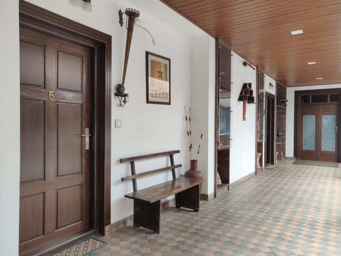 Hotel Mudra Midtown Suites & Rooms Kalasa Екстериор снимка