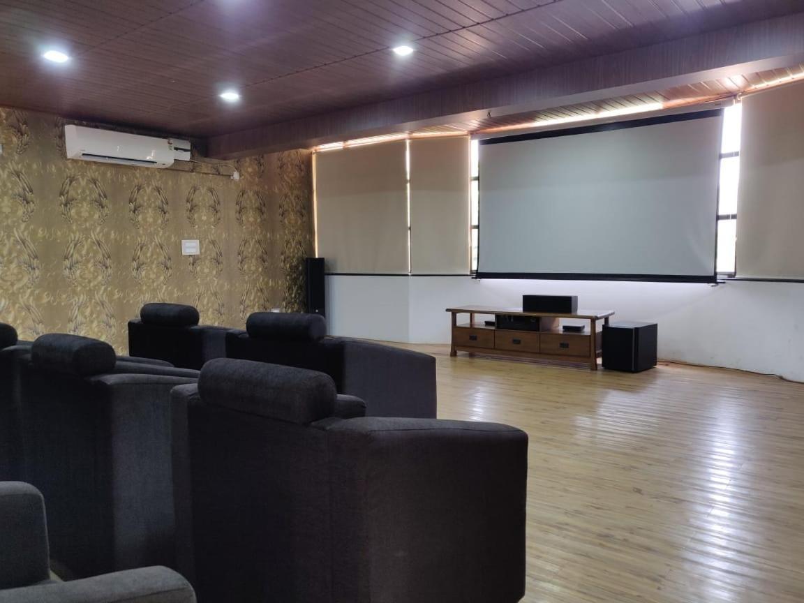 Hotel Mudra Midtown Suites & Rooms Kalasa Екстериор снимка