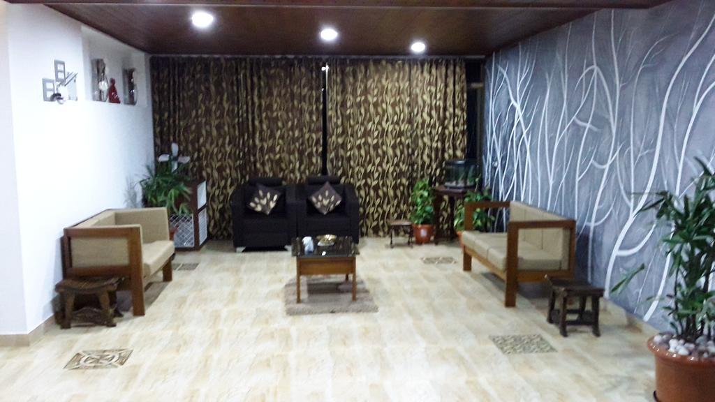 Hotel Mudra Midtown Suites & Rooms Kalasa Екстериор снимка
