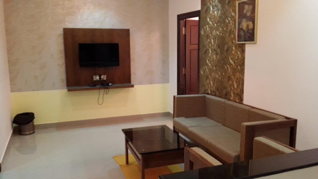 Hotel Mudra Midtown Suites & Rooms Kalasa Екстериор снимка
