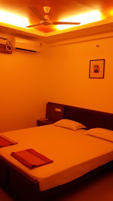 Hotel Mudra Midtown Suites & Rooms Kalasa Екстериор снимка