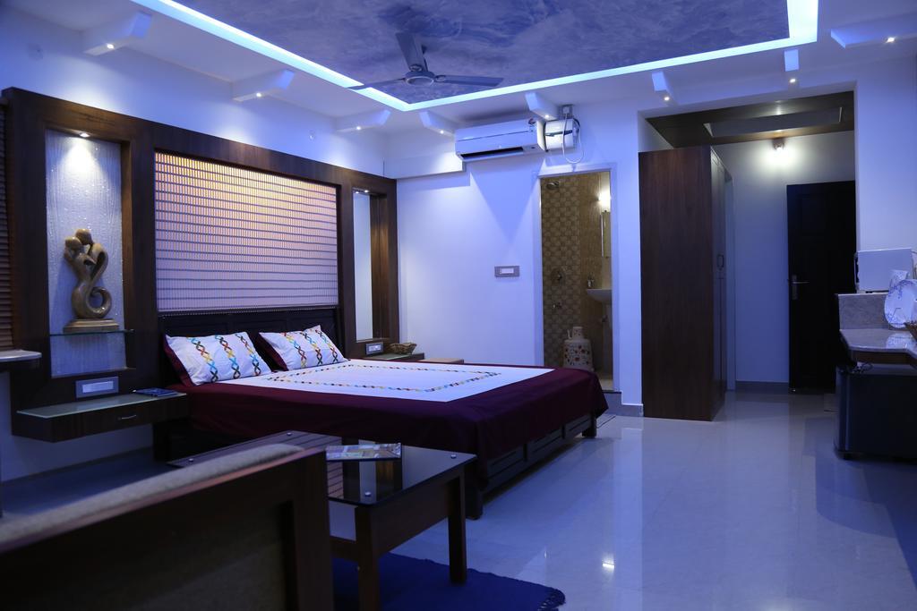Hotel Mudra Midtown Suites & Rooms Kalasa Екстериор снимка