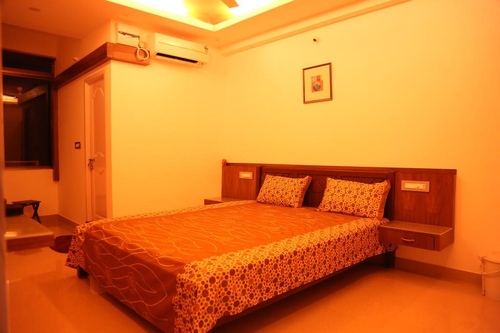 Hotel Mudra Midtown Suites & Rooms Kalasa Екстериор снимка