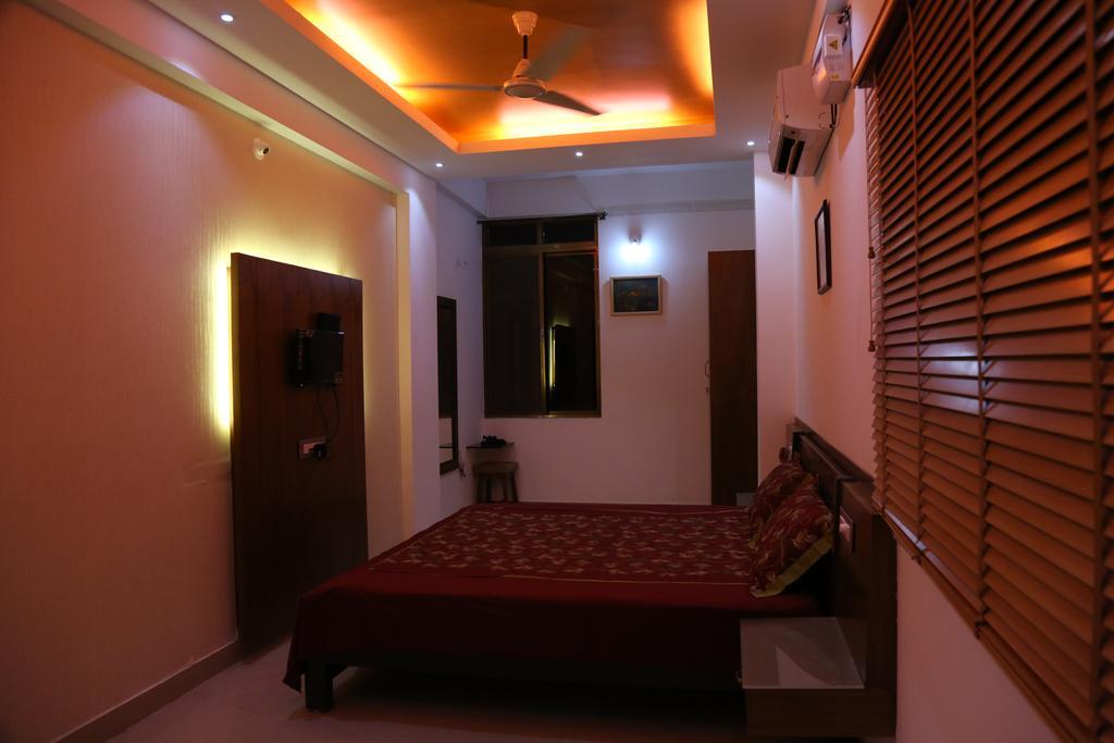 Hotel Mudra Midtown Suites & Rooms Kalasa Екстериор снимка