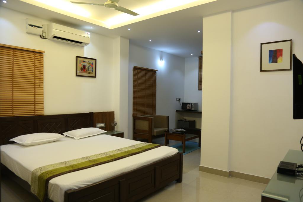 Hotel Mudra Midtown Suites & Rooms Kalasa Екстериор снимка