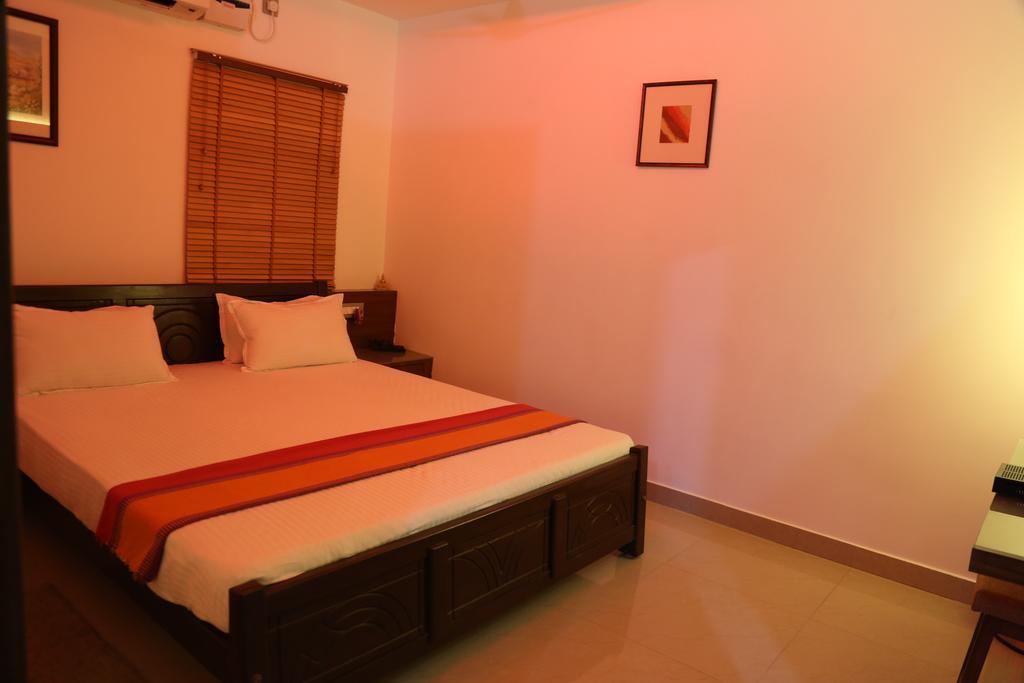 Hotel Mudra Midtown Suites & Rooms Kalasa Екстериор снимка
