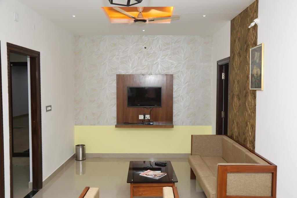 Hotel Mudra Midtown Suites & Rooms Kalasa Екстериор снимка